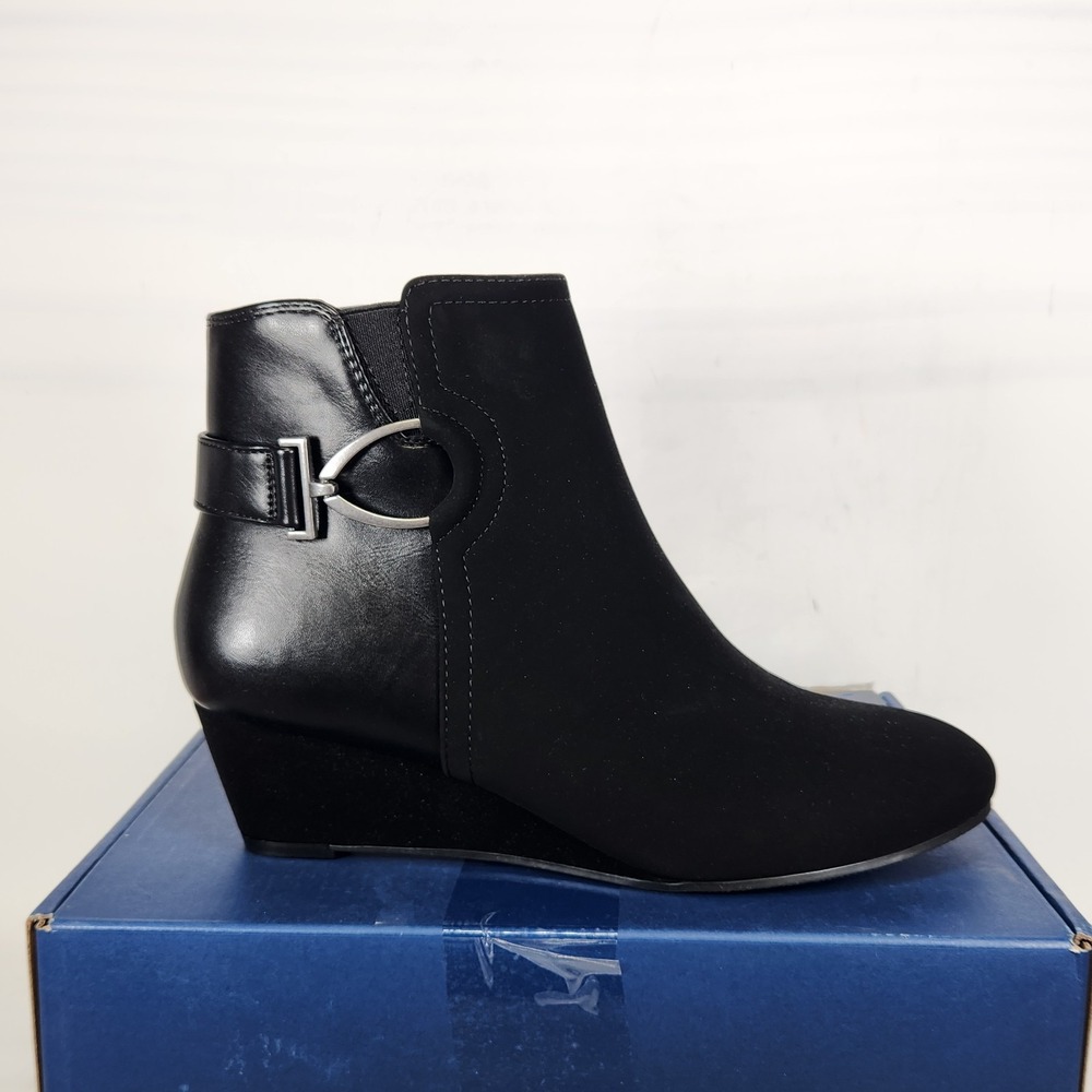 White Mountain Chaise Ankle Boots Women Size 8 Black Wedge Buckle Detail